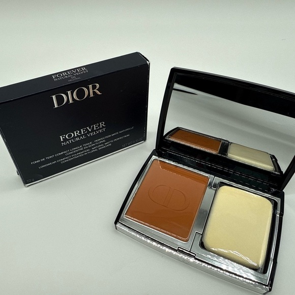 Dior Other - Dior Forever Natural Velvet Compact – NEW